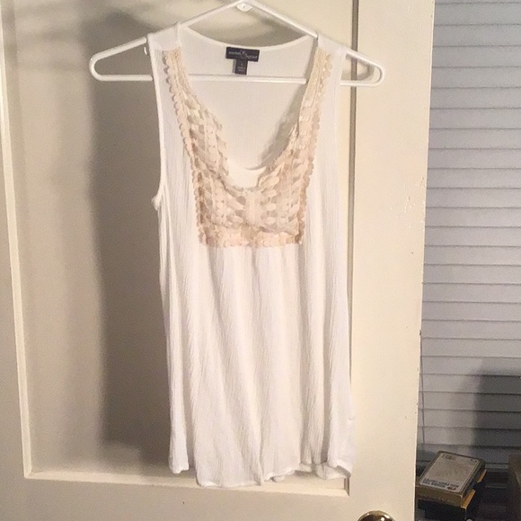 Sleeveless blouse with lace detailing. - Picture 1 of 3